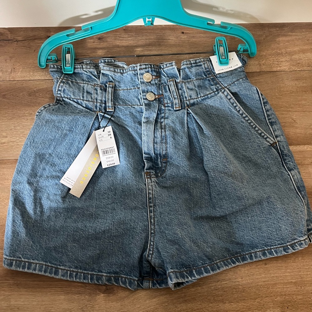TOPSHOP. NEW. Denim shorts, high waisted, paper bag waist